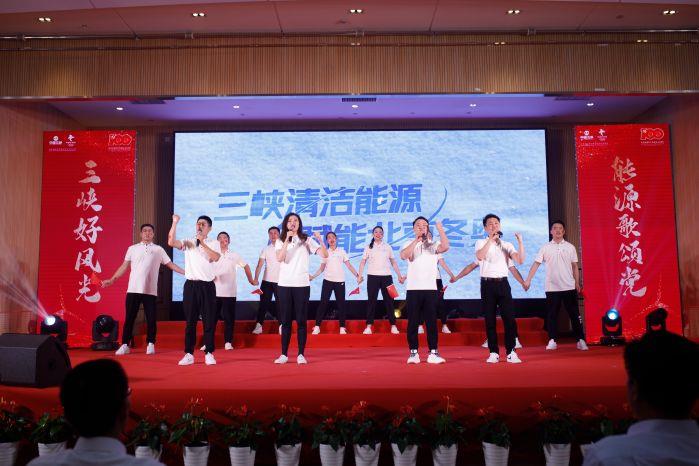 14、《我们一起为冬奥加油》新疆分公司